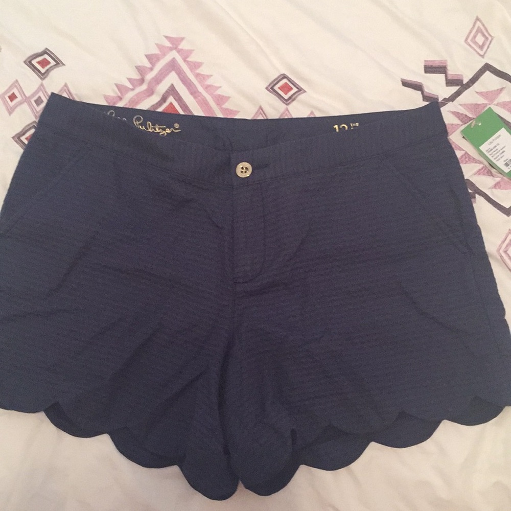 Lilly Pulitzer buttercup navy shorts size 12